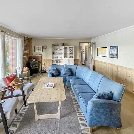 Holiday home 3 Bedroom Cozy In Mandal